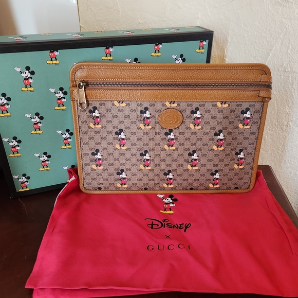 🔥FINAL PRICE🔥 GUCCI Rare Disney Mickey Mouse Clutch - Picture 1 of 10